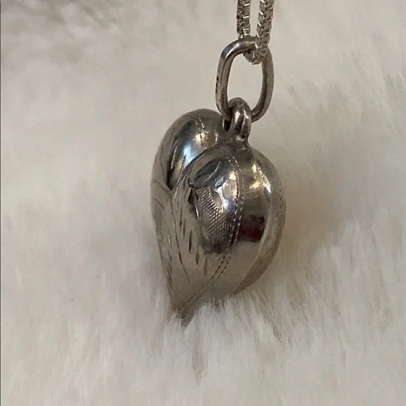 Vintage Puff Heart Pendant - Picture 3 of 6